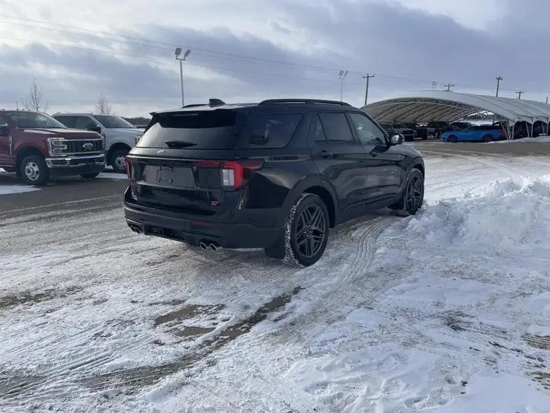 2026 Ford Explorer ST, černá, 7 km, dovoz Kanada — foto 5 z 12