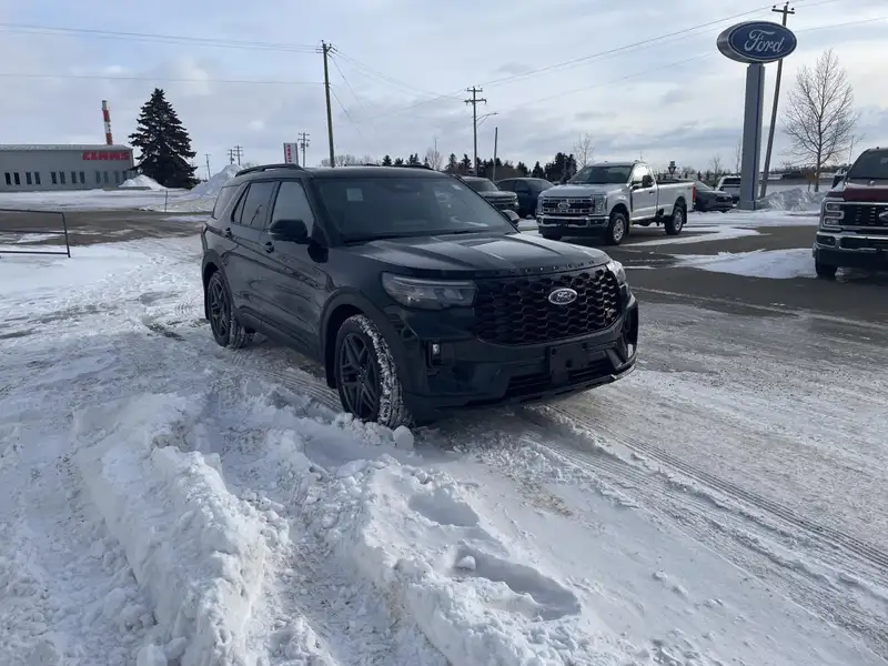 2026 Ford Explorer ST, černá, 7 km, dovoz Kanada — foto 7 z 12