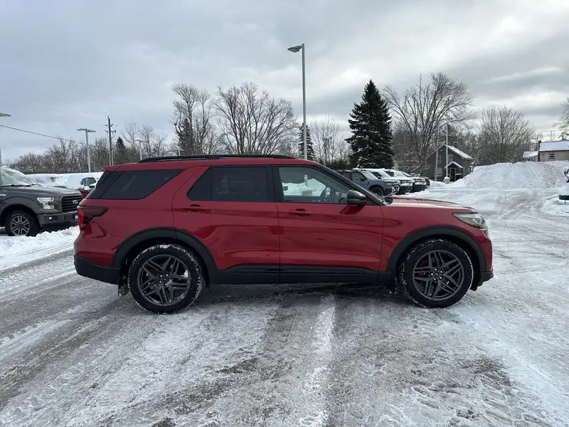 2026 Ford Explorer ST, červená, 10 km, dovoz Kanada — foto 4 z 12