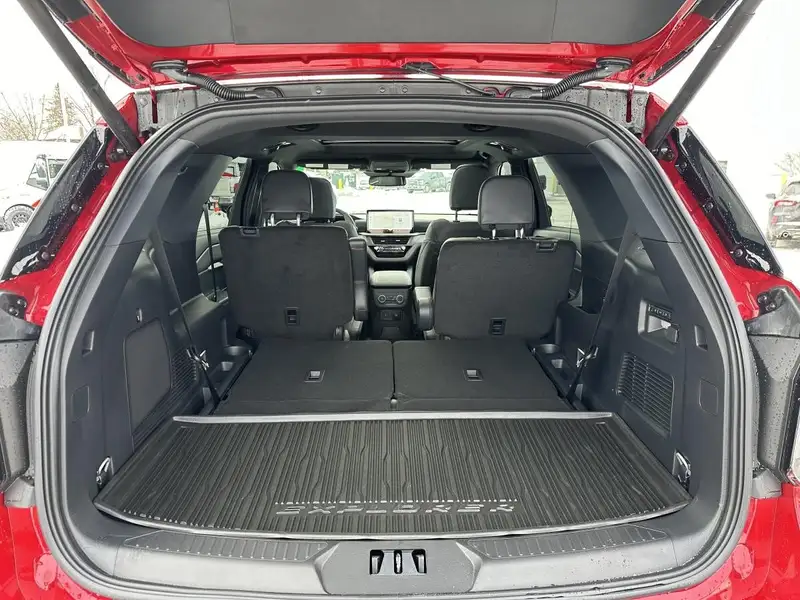 2026 Ford Explorer ST, červená, 10 km, dovoz Kanada — foto 7 z 12