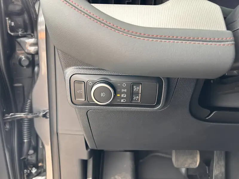 2027 Ford Explorer Active, šedá, 15 km, dovoz Kanada — foto 10 z 12