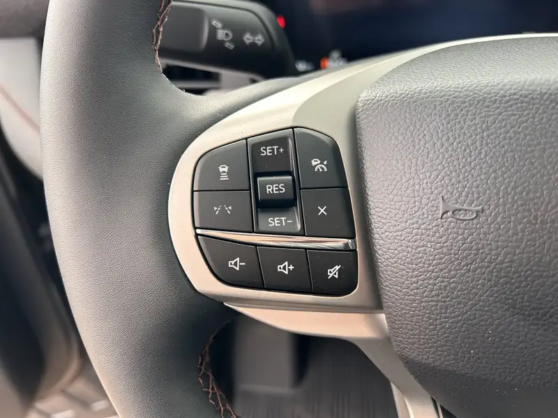 2027 Ford Explorer Active, šedá, 15 km, dovoz Kanada — foto 11 z 12
