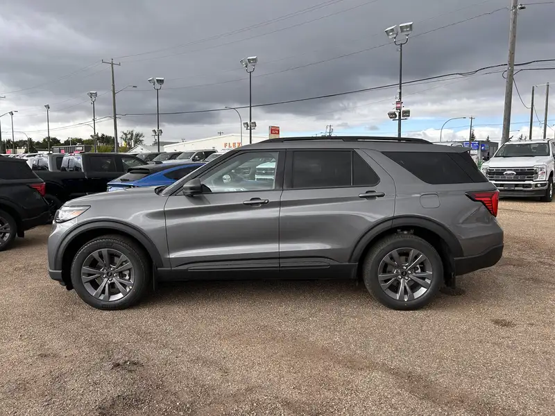 2027 Ford Explorer Active, šedá, 15 km, dovoz Kanada — foto 4 z 12