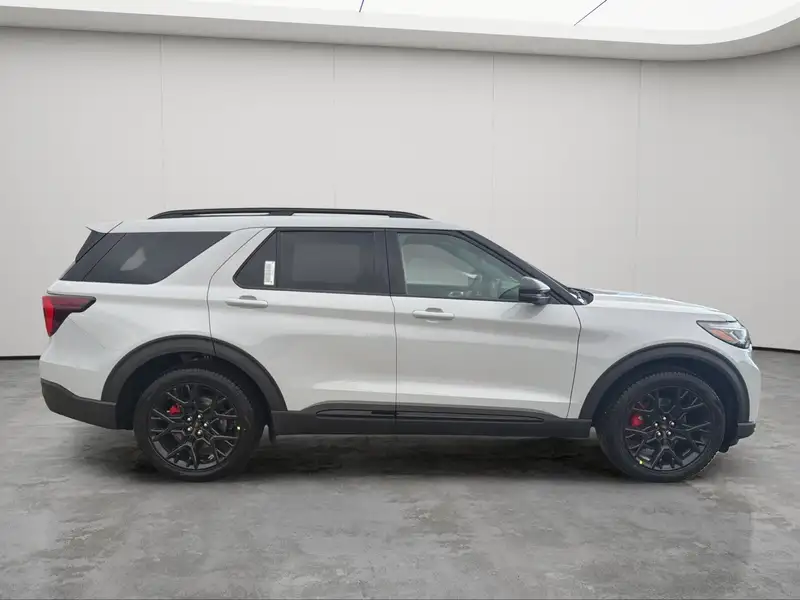 2027 Ford Explorer ST, šedá, 30 km, dovoz Kanada — foto 9 z 12