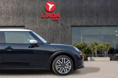 2026 MINI Cooper, zelená, 230 km, dovoz SAE — foto 8 z 20
