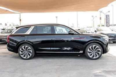 2025 Hongqi EHS9 FLAGSHIP, černá, 0 km, dovoz SAE — foto 3 z 17