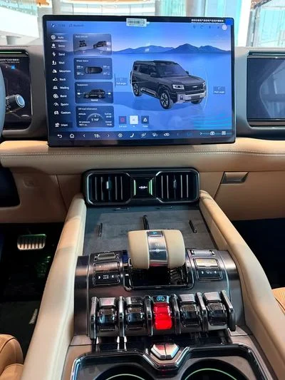 2026 Byd Leopard 8 FLAGSHIP, hnědá, 20 km, dovoz SAE — foto 8 z 13