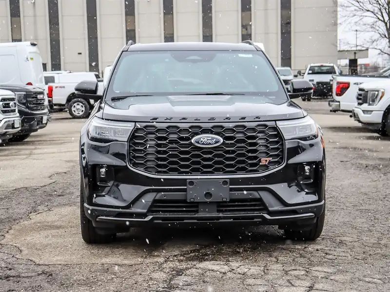 2026 Ford Explorer ST, černá, 50 km, dovoz Kanada — foto 2 z 12