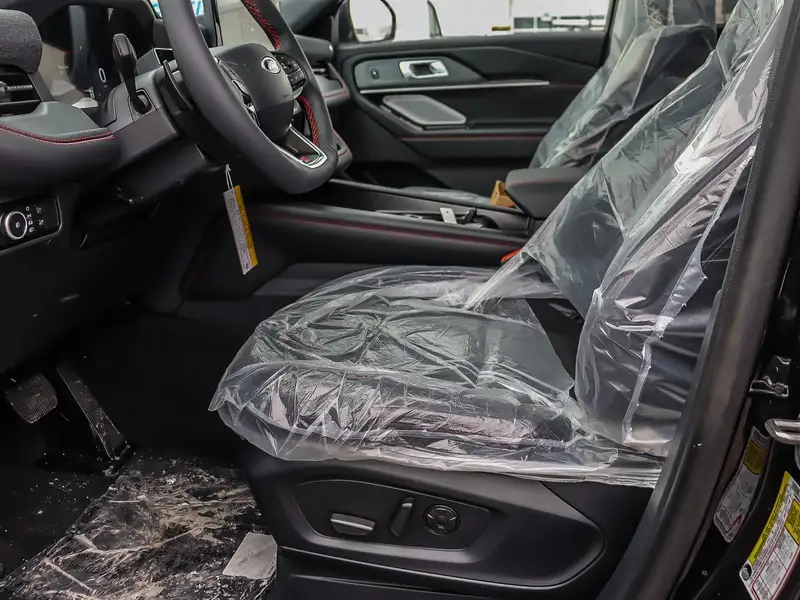 2026 Ford Explorer ST, černá, 50 km, dovoz Kanada — foto 9 z 12