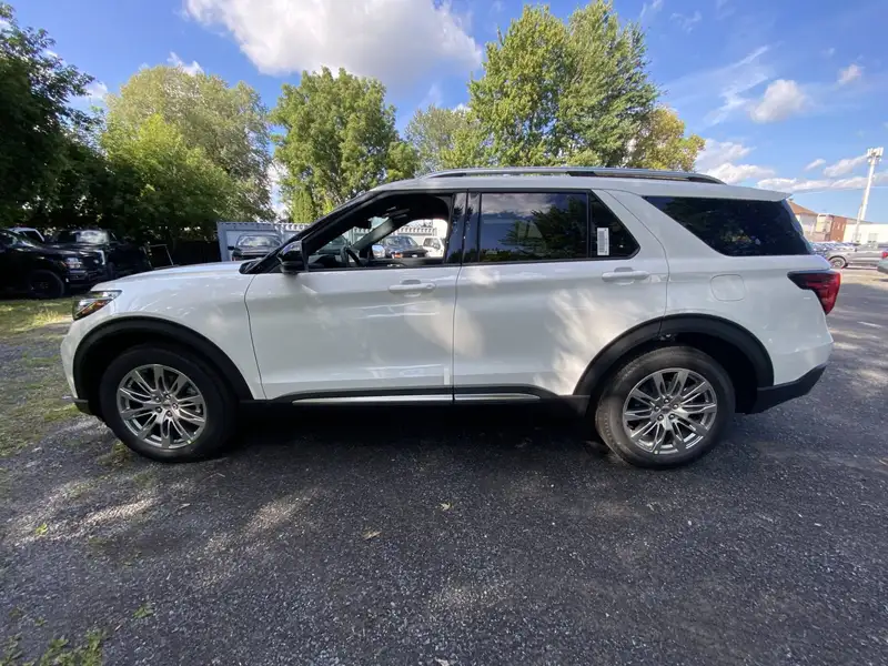 2027 Ford Explorer Platinum, černá, 0 km, dovoz Kanada — foto 2 z 12
