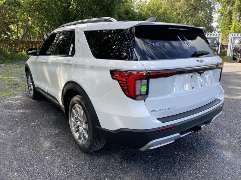 2027 Ford Explorer Platinum, černá, 0 km, dovoz Kanada — foto 3 z 12
