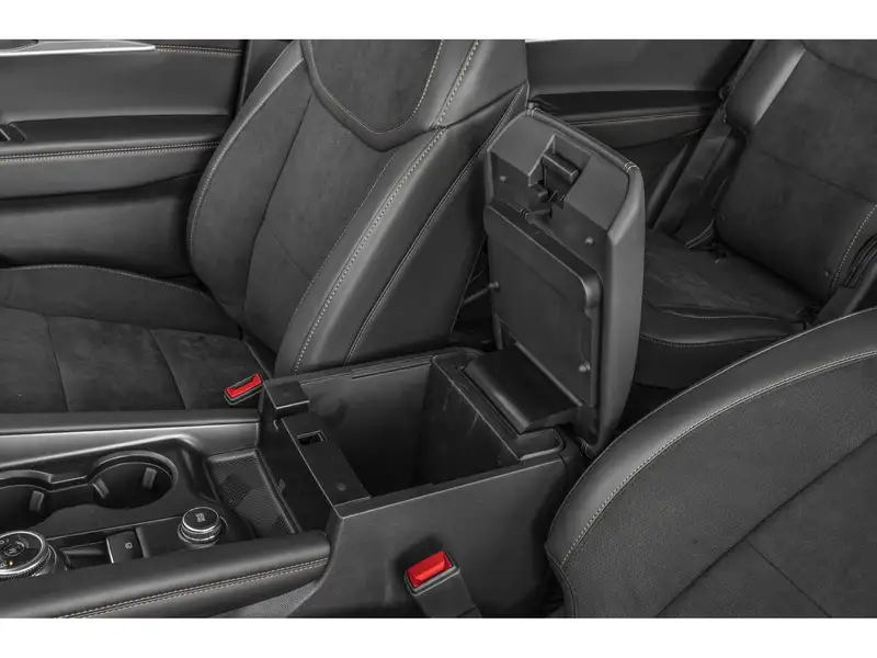 2027 Ford Explorer, šedá, 0 km, dovoz Kanada — foto 9 z 11