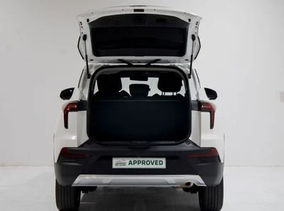 2025 Jac JS4 INTELLIGENCE, bílá, 12 411 km, dovoz SAE — foto 4 z 10