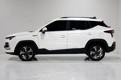2025 Jac JS4 INTELLIGENCE, bílá, 12 411 km, dovoz SAE — foto 6 z 10