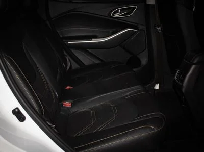 2025 Jac JS4 INTELLIGENCE, bílá, 12 411 km, dovoz SAE — foto 8 z 10
