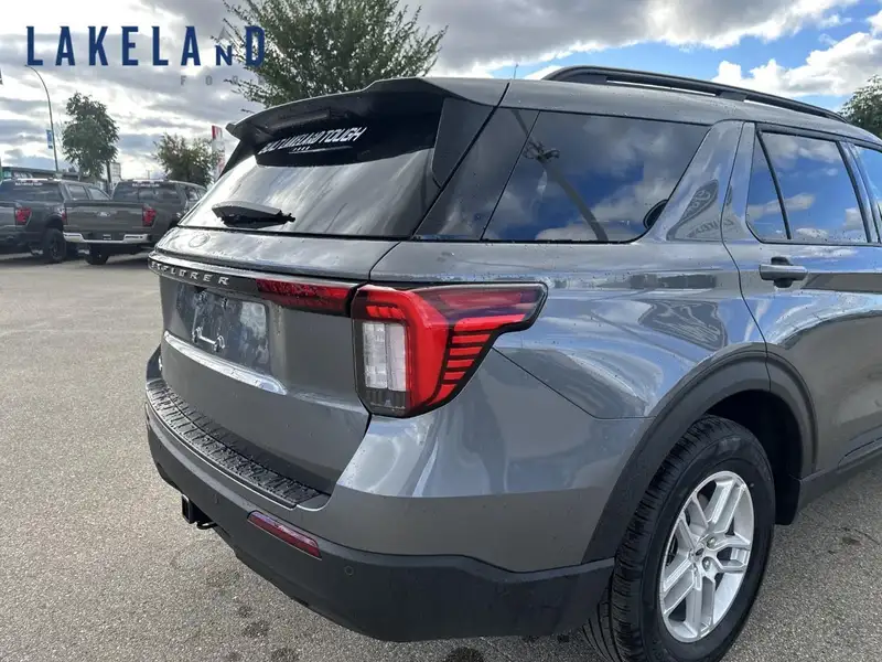 2027 Ford Explorer Active, šedá, 0 km, dovoz Kanada — foto 10 z 12
