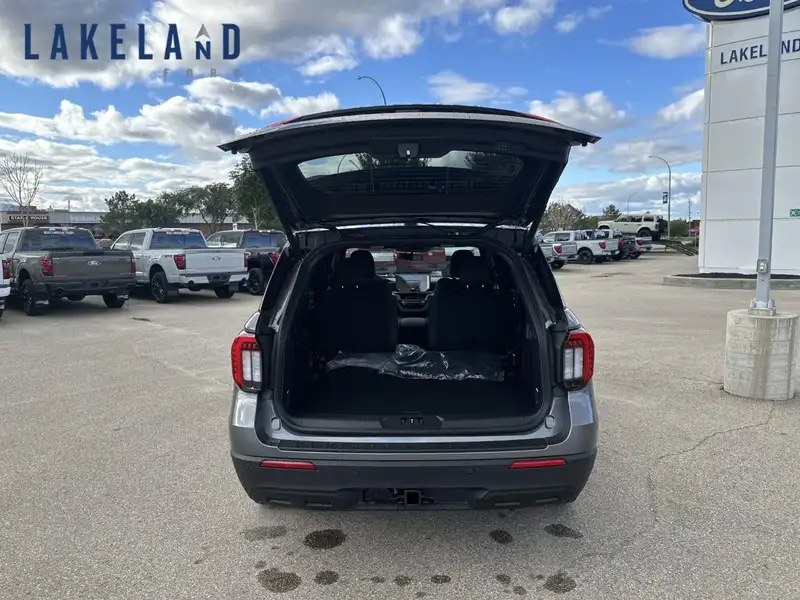 2027 Ford Explorer Active, šedá, 0 km, dovoz Kanada — foto 12 z 12