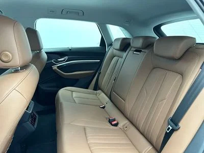 2023 Audi E-Tron, bílá, 1 000 km, dovoz SAE — foto 10 z 15