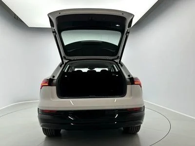 2023 Audi E-Tron, bílá, 1 000 km, dovoz SAE — foto 6 z 15