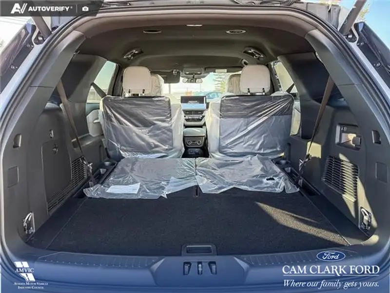 2027 Ford Explorer Active, šedá, 0 km, dovoz Kanada — foto 12 z 12