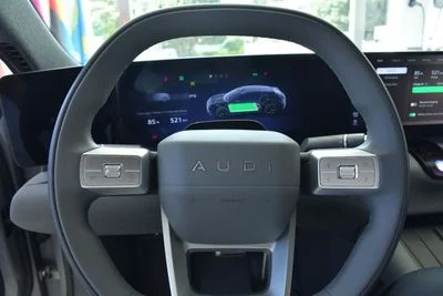 2026 Audi E5, černá, 0 km, dovoz SAE — foto 11 z 29