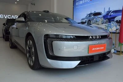 2026 Audi E5, černá, 0 km, dovoz SAE — foto 3 z 29