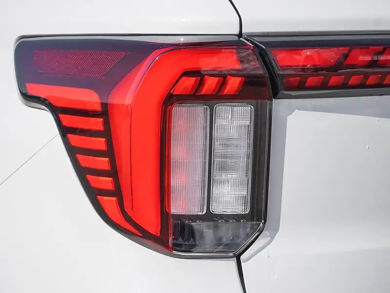 2026 Ford Explorer Active w/200A Pkg, bílá, 50 km, dovoz Kanada — foto 10 z 10