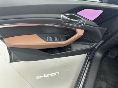 2024 Audi Q8 e-tron, šedá, 15 155 km, dovoz SAE — foto 14 z 15