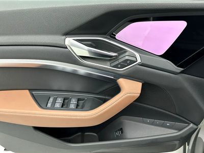 2024 Audi E-Tron, šedá, 7 590 km, dovoz SAE — foto 10 z 11