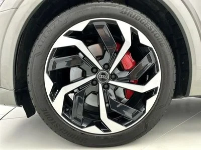 2024 Audi E-Tron, šedá, 7 590 km, dovoz SAE — foto 2 z 11