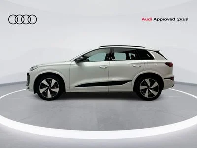 2025 Audi Q6 e-tron, bílá, 8 395 km, dovoz SAE — foto 2 z 15