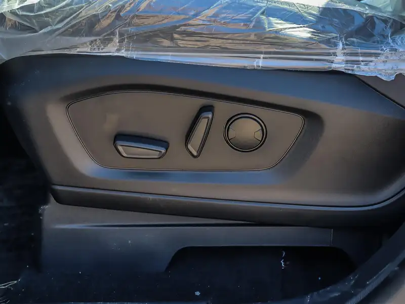 2026 Ford Explorer Active, šedá, 50 km, dovoz Kanada — foto 11 z 12