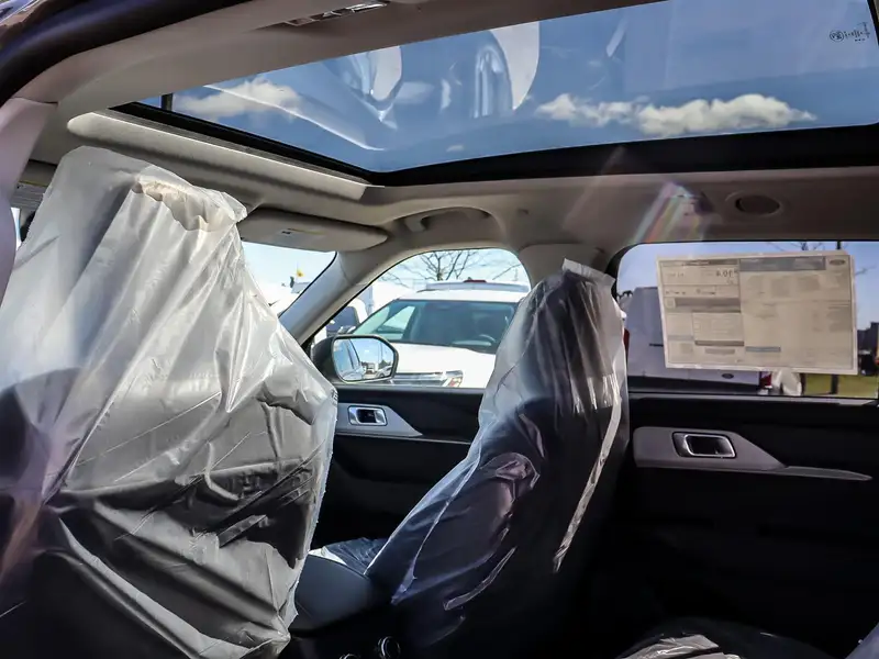 2026 Ford Explorer Active, šedá, 50 km, dovoz Kanada — foto 12 z 12