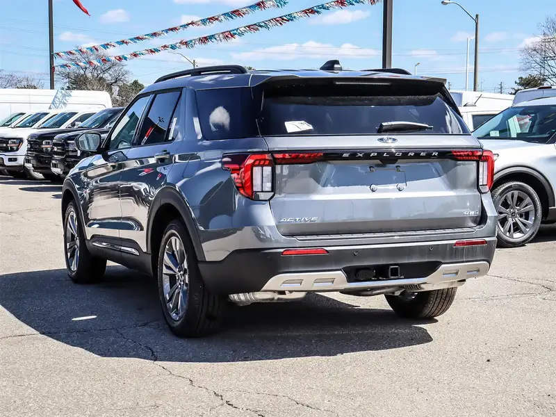 2026 Ford Explorer Active, šedá, 50 km, dovoz Kanada — foto 6 z 12
