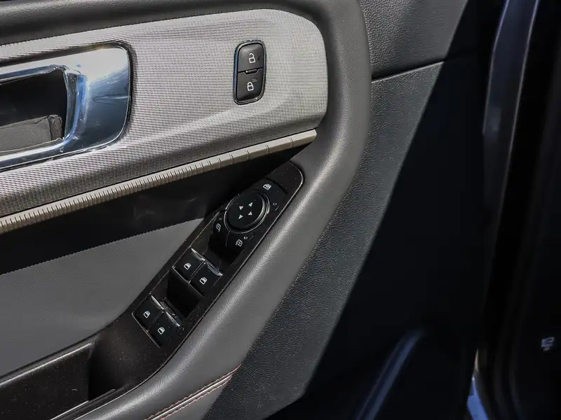 2026 Ford Explorer Active, šedá, 50 km, dovoz Kanada — foto 8 z 12
