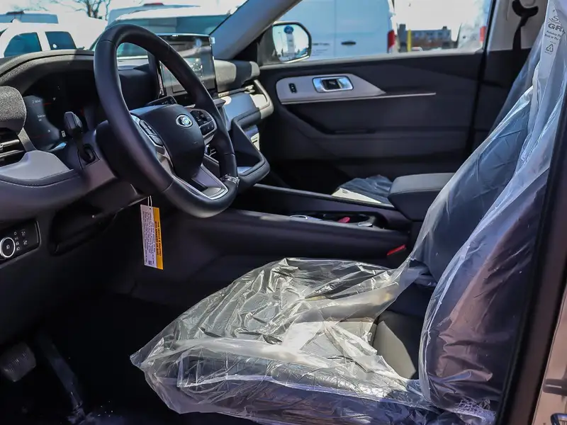 2026 Ford Explorer Active, šedá, 50 km, dovoz Kanada — foto 9 z 12