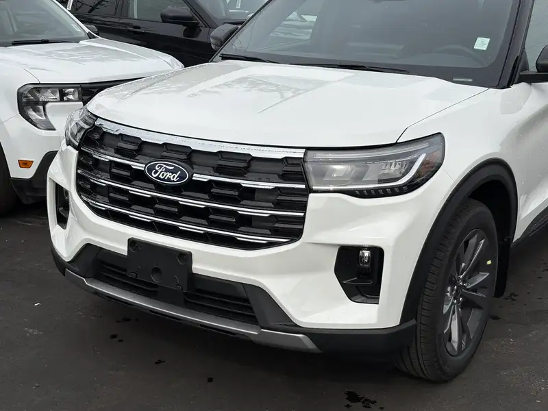 2027 Ford Explorer Active w/200A Pkg, bílá, 0 km, dovoz Kanada — foto 10 z 12