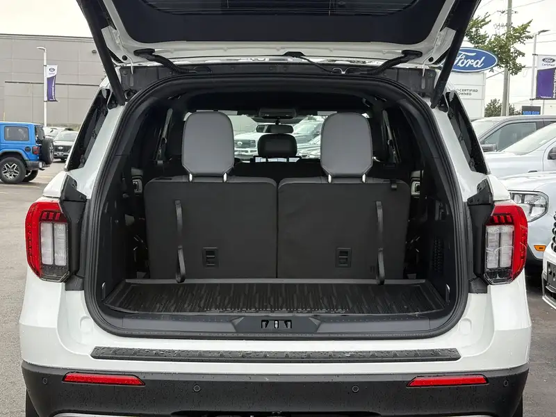 2027 Ford Explorer Active w/200A Pkg, bílá, 0 km, dovoz Kanada — foto 6 z 12