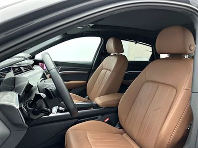 2024 Audi E-Tron, šedá, 14 138 km, dovoz SAE — foto 10 z 16