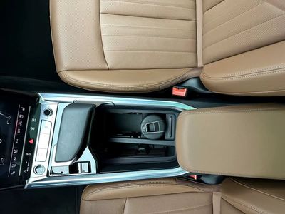 2024 Audi E-Tron, šedá, 14 138 km, dovoz SAE — foto 13 z 16