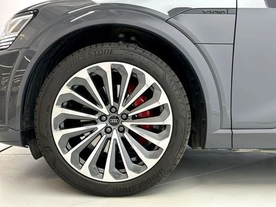 2024 Audi E-Tron, šedá, 14 138 km, dovoz SAE — foto 7 z 16