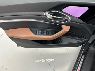 2024 Audi E-Tron, šedá, 14 138 km, dovoz SAE — foto 8 z 16