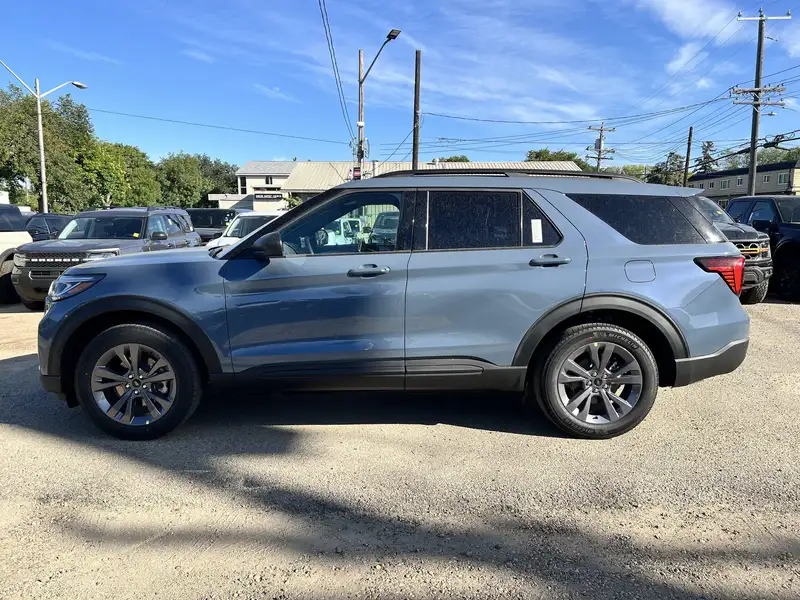 2027 Ford Explorer Active, modrá, 6 km, dovoz Kanada — foto 4 z 12