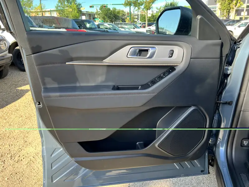 2027 Ford Explorer Active, modrá, 6 km, dovoz Kanada — foto 5 z 12
