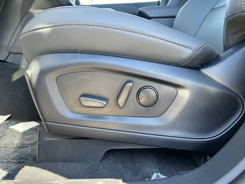 2027 Ford Explorer Active, modrá, 6 km, dovoz Kanada — foto 7 z 12