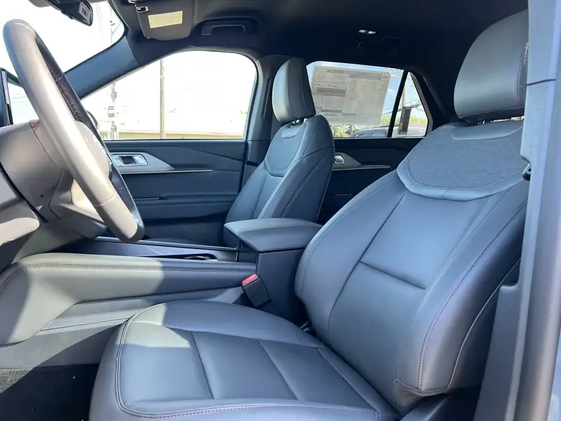 2027 Ford Explorer Active, modrá, 6 km, dovoz Kanada — foto 8 z 12