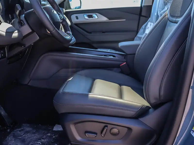 2026 Ford Explorer Active, modrá, 50 km, dovoz Kanada — foto 10 z 12