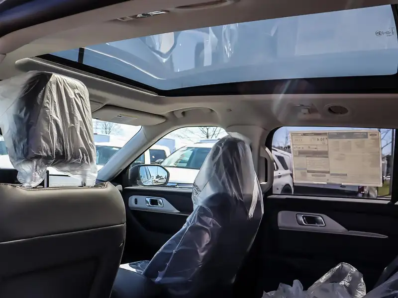 2026 Ford Explorer Active, modrá, 50 km, dovoz Kanada — foto 12 z 12