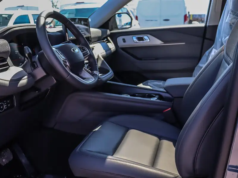 2026 Ford Explorer Active, modrá, 50 km, dovoz Kanada — foto 9 z 12