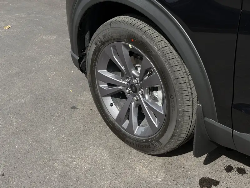 2027 Ford Explorer Active w/200A Pkg, černá, 0 km, dovoz Kanada — foto 10 z 12